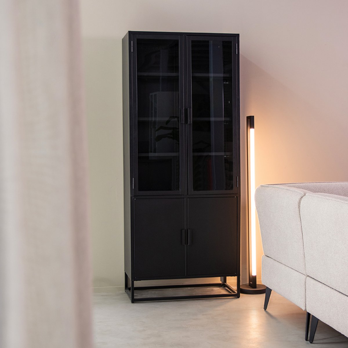 Vitrinekast Level zwart metaal, 80x40x190 cm